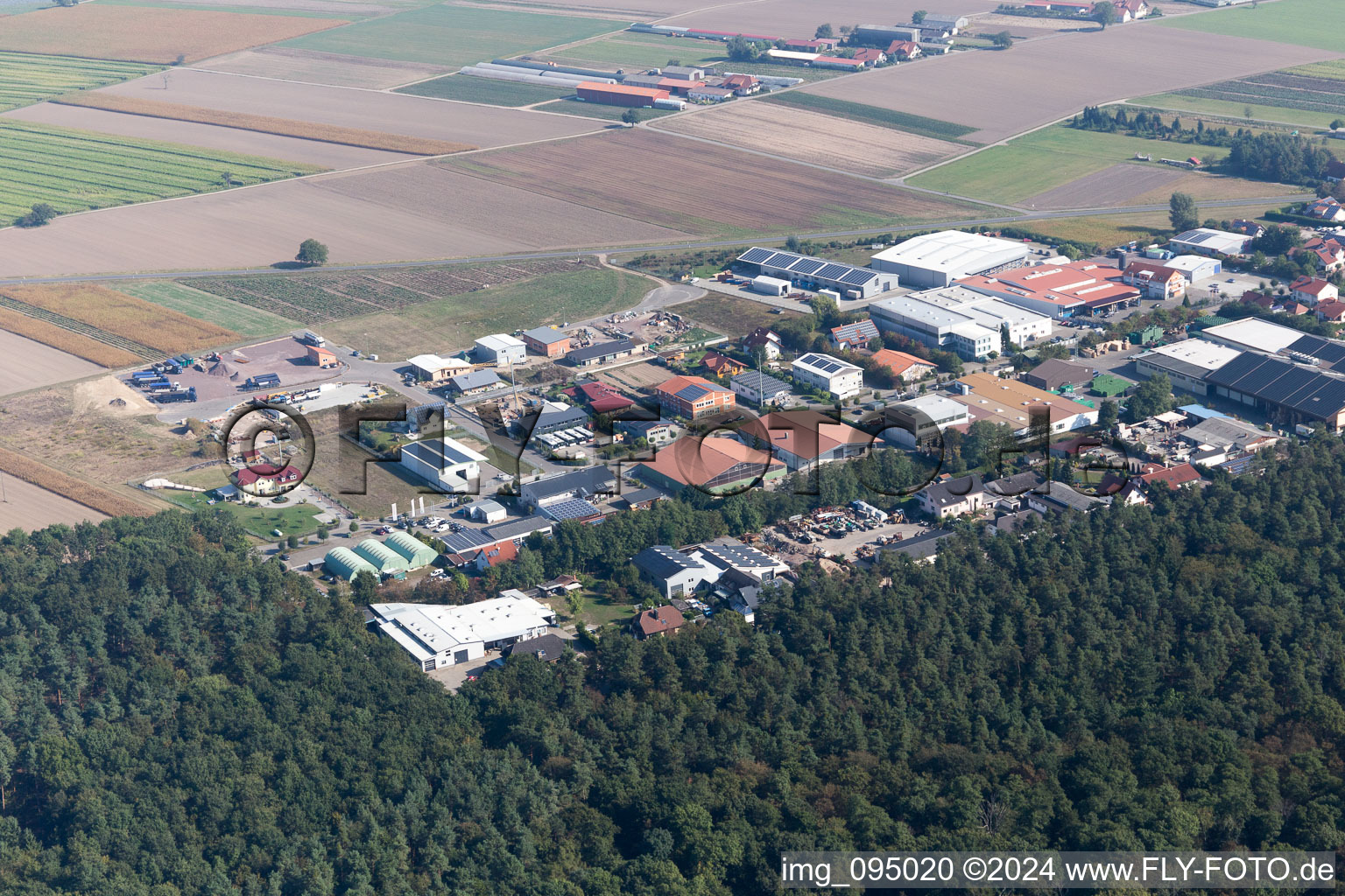 Vue oblique de Hatzenbühl dans le département Rhénanie-Palatinat, Allemagne