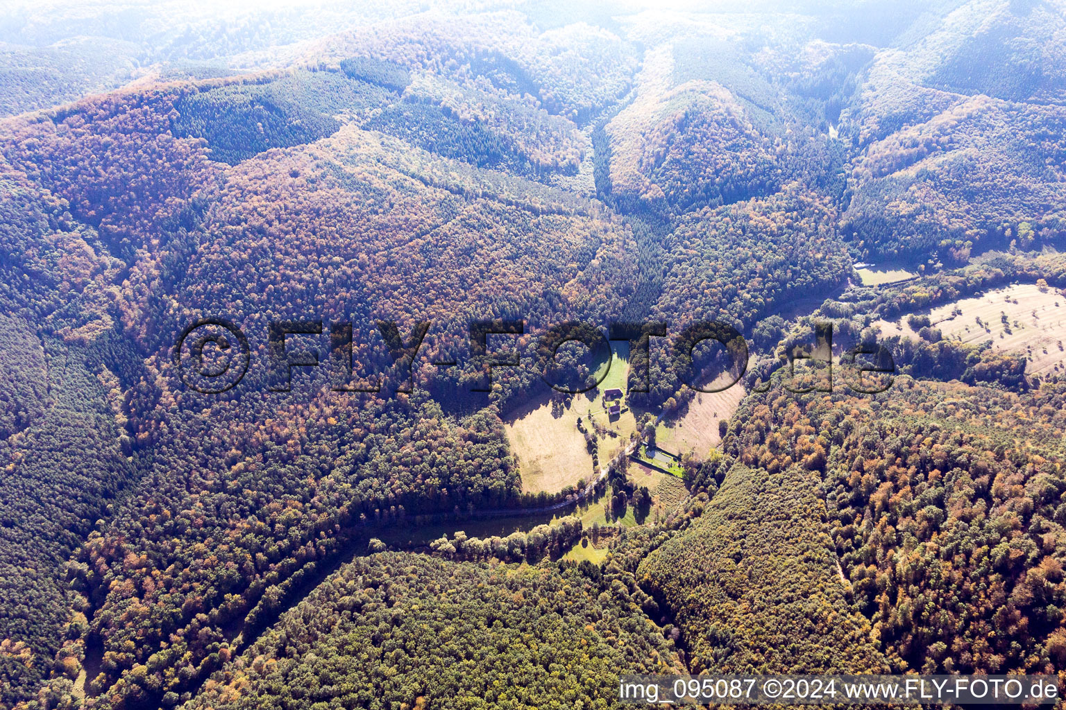 Vue aérienne de Niedersteinbach dans le département Bas Rhin, France