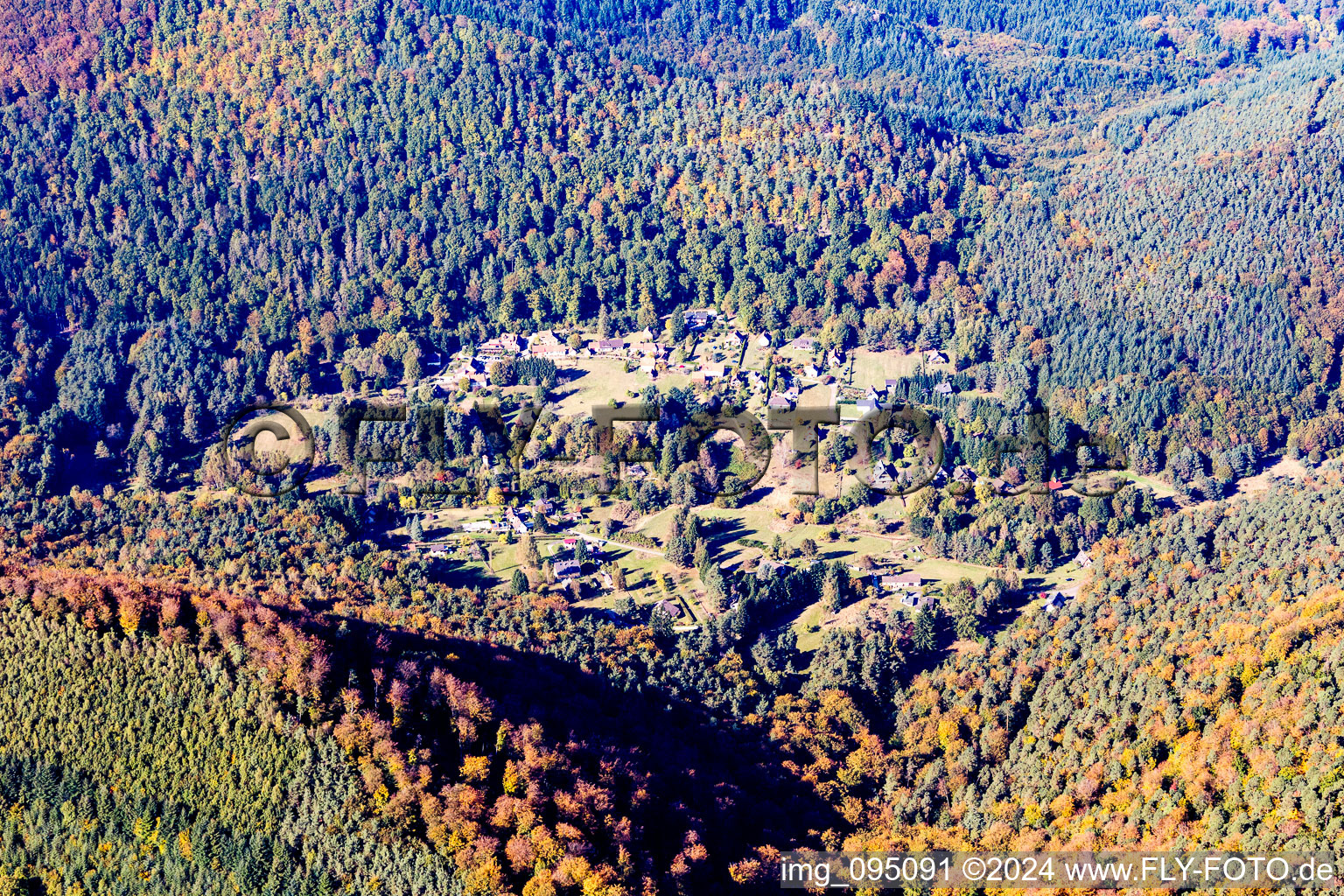 Vue aérienne de Wengelsbach à Niedersteinbach dans le département Bas Rhin, France