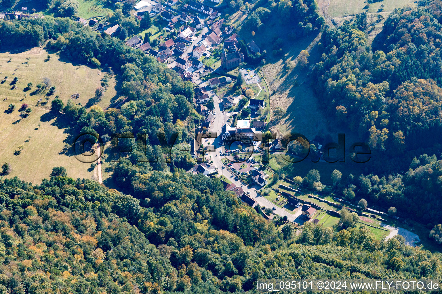 Niedersteinbach dans le département Bas Rhin, France vue du ciel