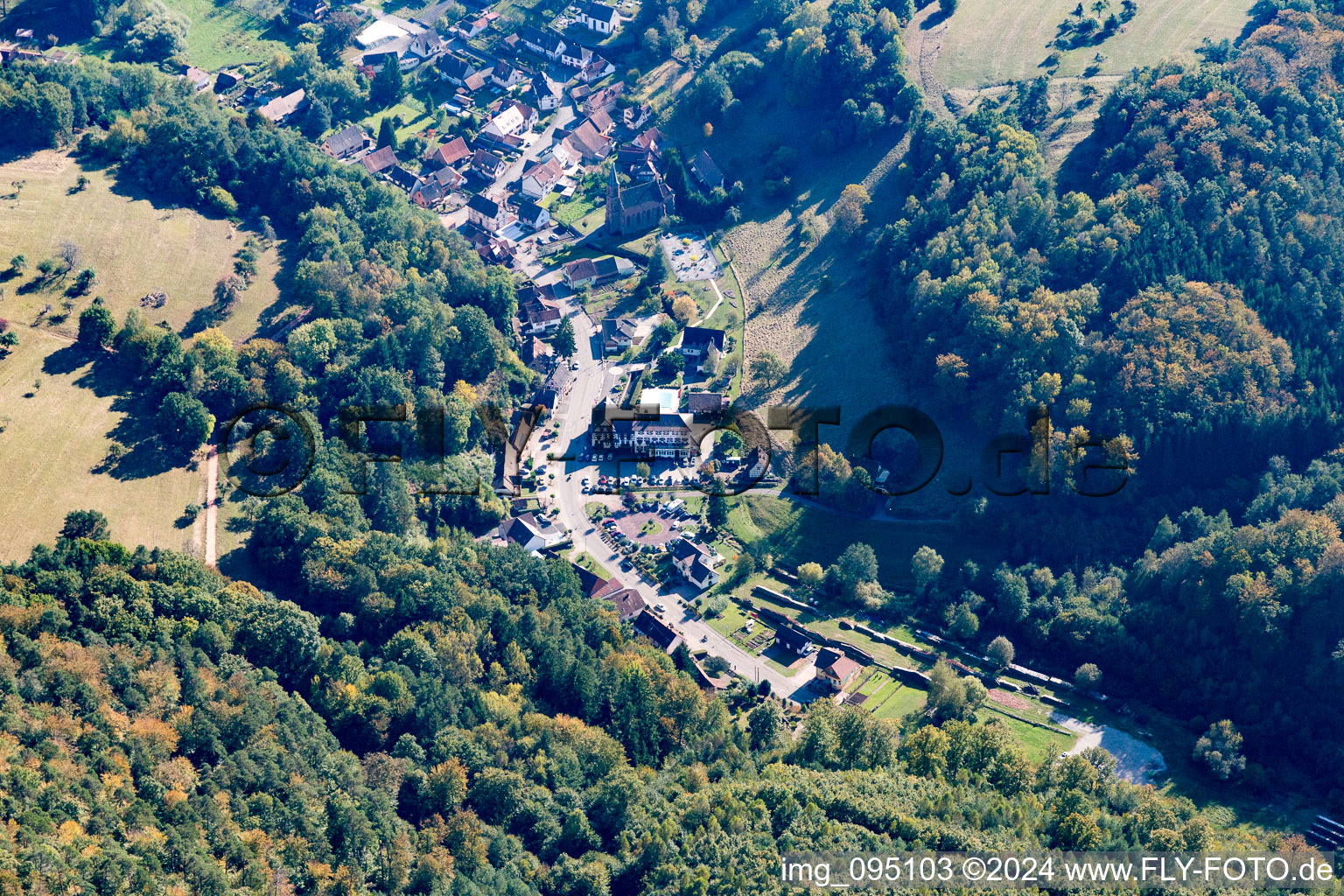 Image drone de Niedersteinbach dans le département Bas Rhin, France