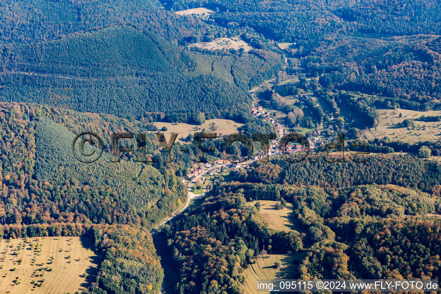 Niedersteinbach dans le département Bas Rhin, France d'un drone