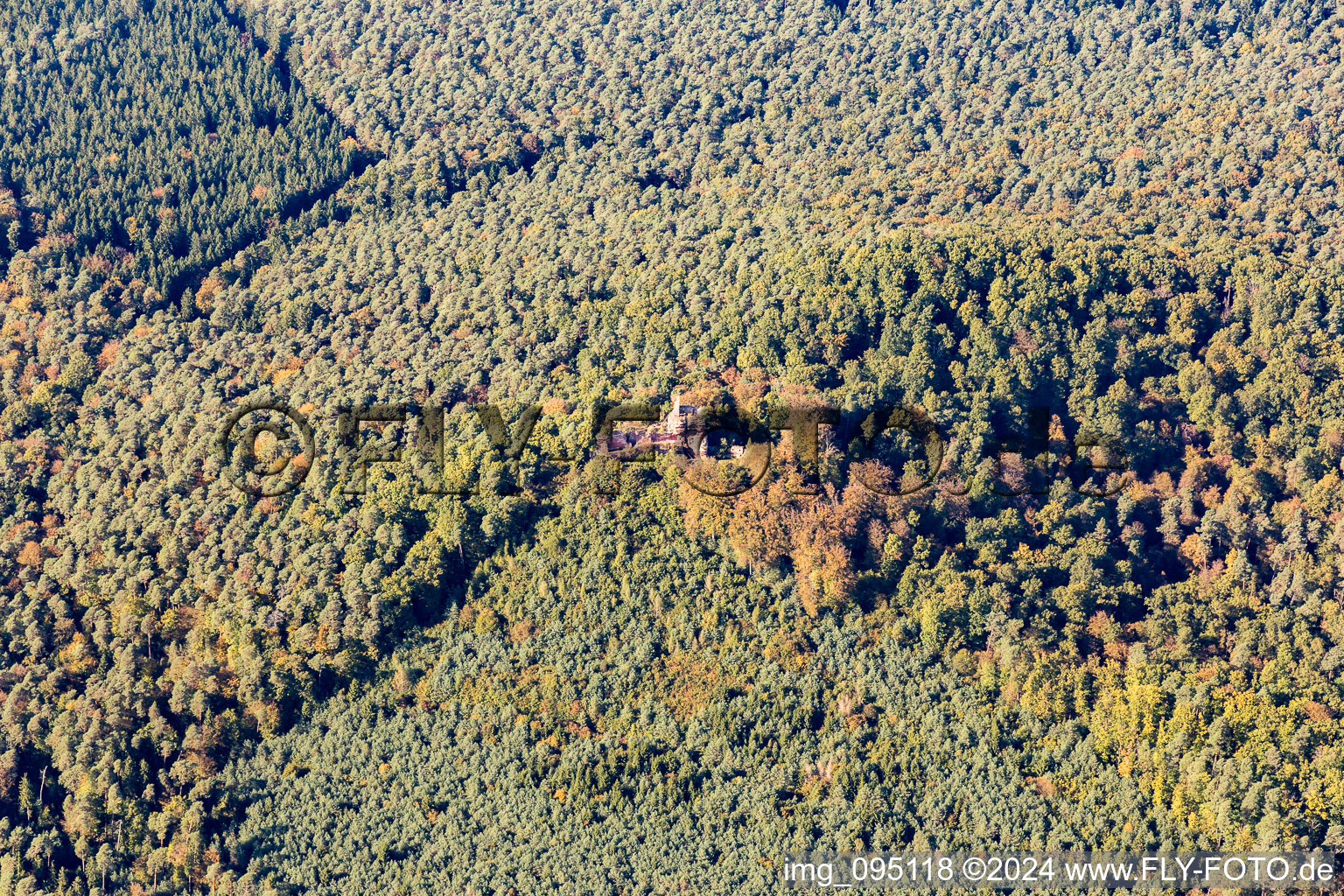 Vue d'oiseau de Obersteinbach dans le département Bas Rhin, France