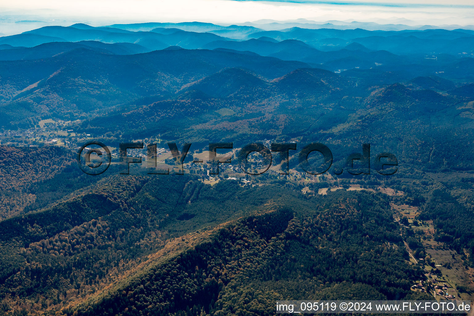 Obersteinbach dans le département Bas Rhin, France vue du ciel