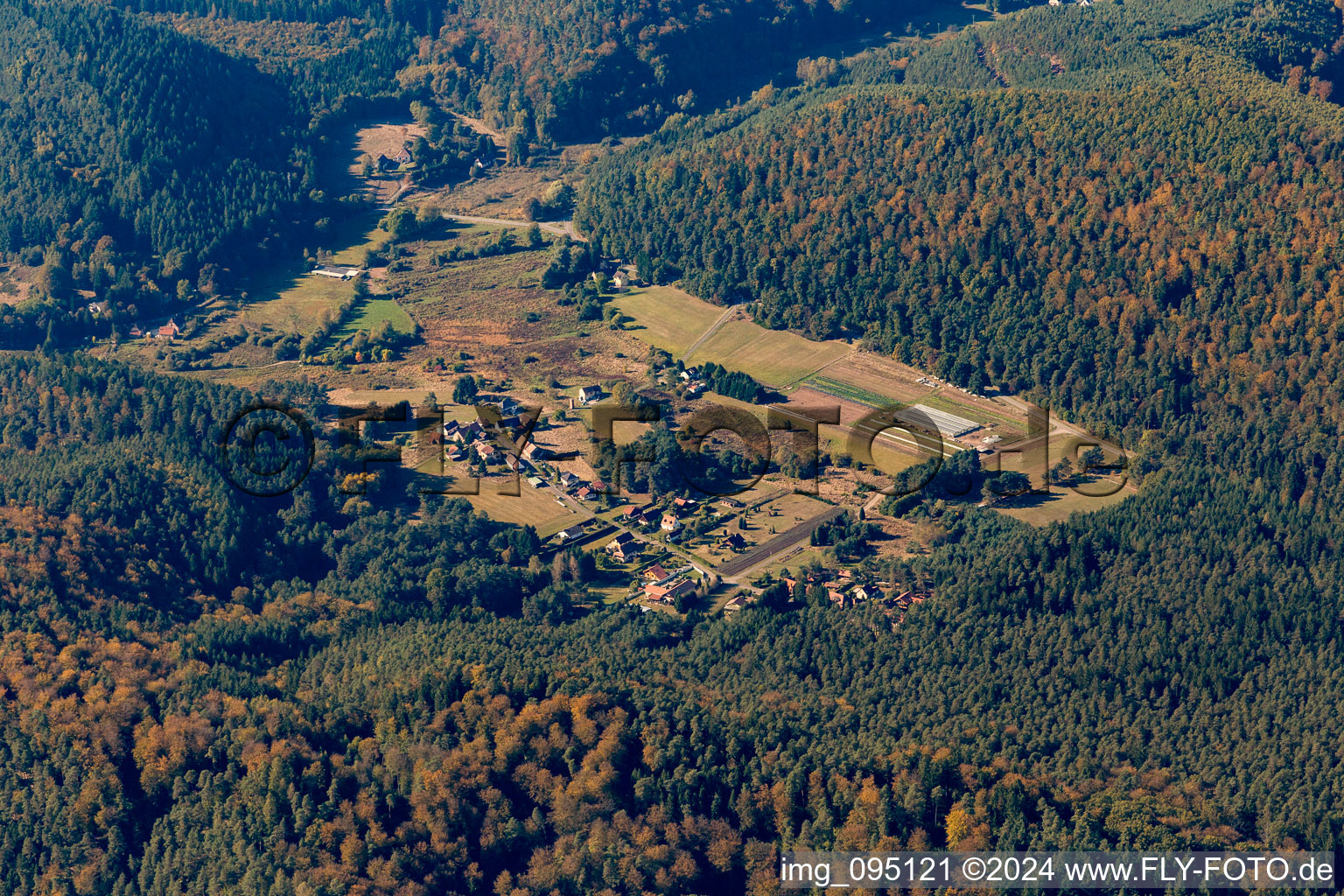 Vue aérienne de Sturzelbronn dans le département Moselle, France