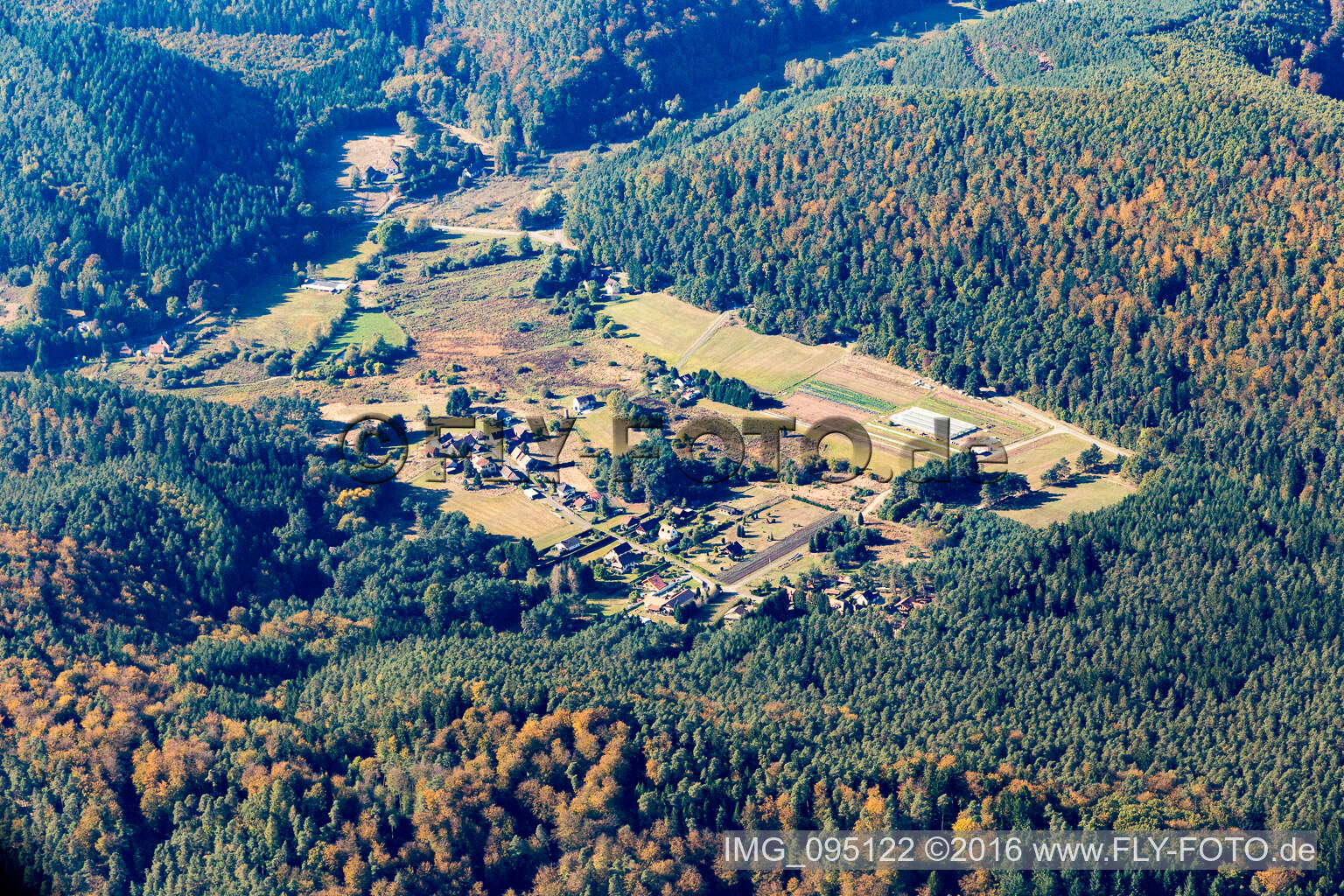 Vue aérienne de Sturzelbronn dans le département Moselle, France
