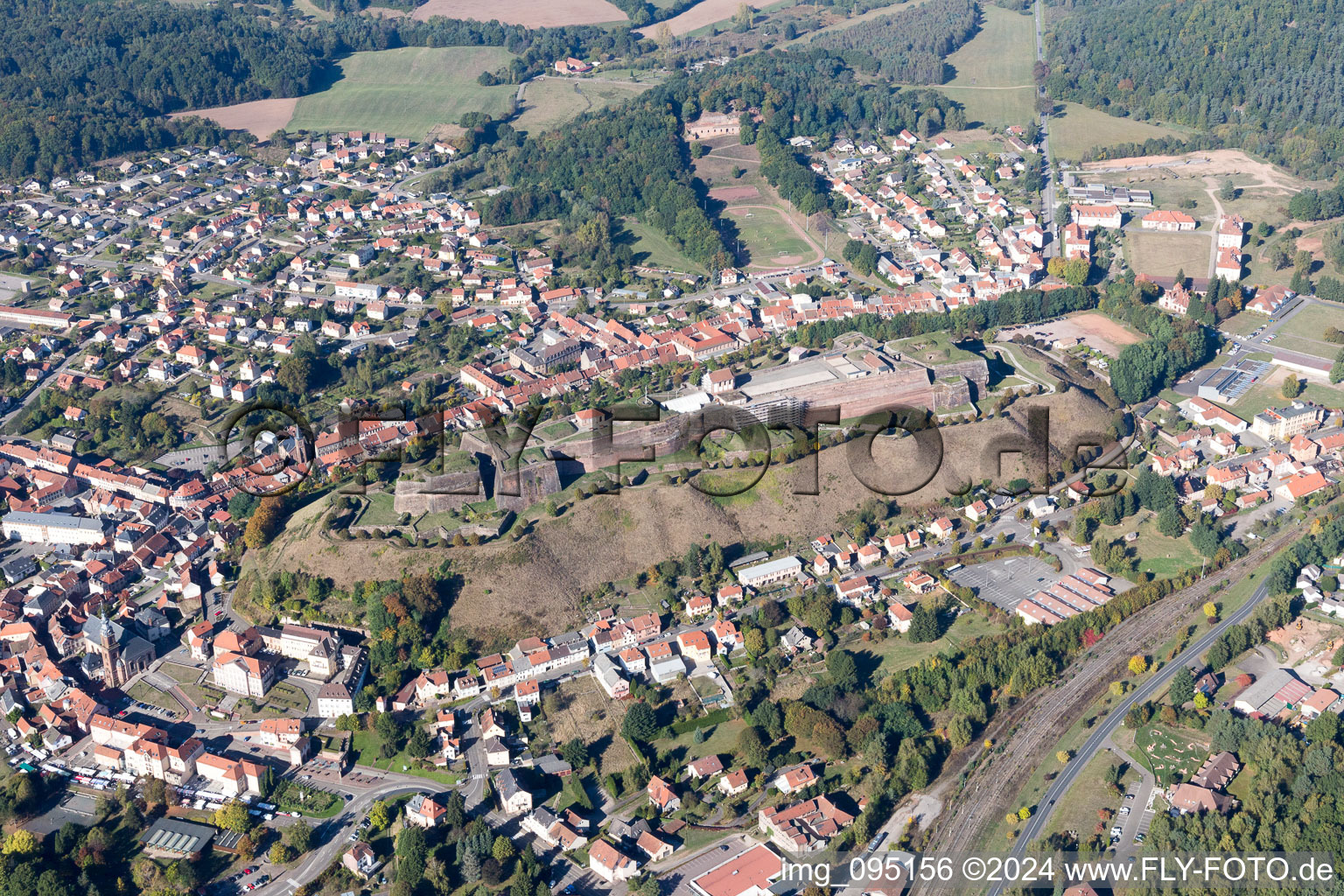 Vue d'oiseau de Bitche dans le département Moselle, France