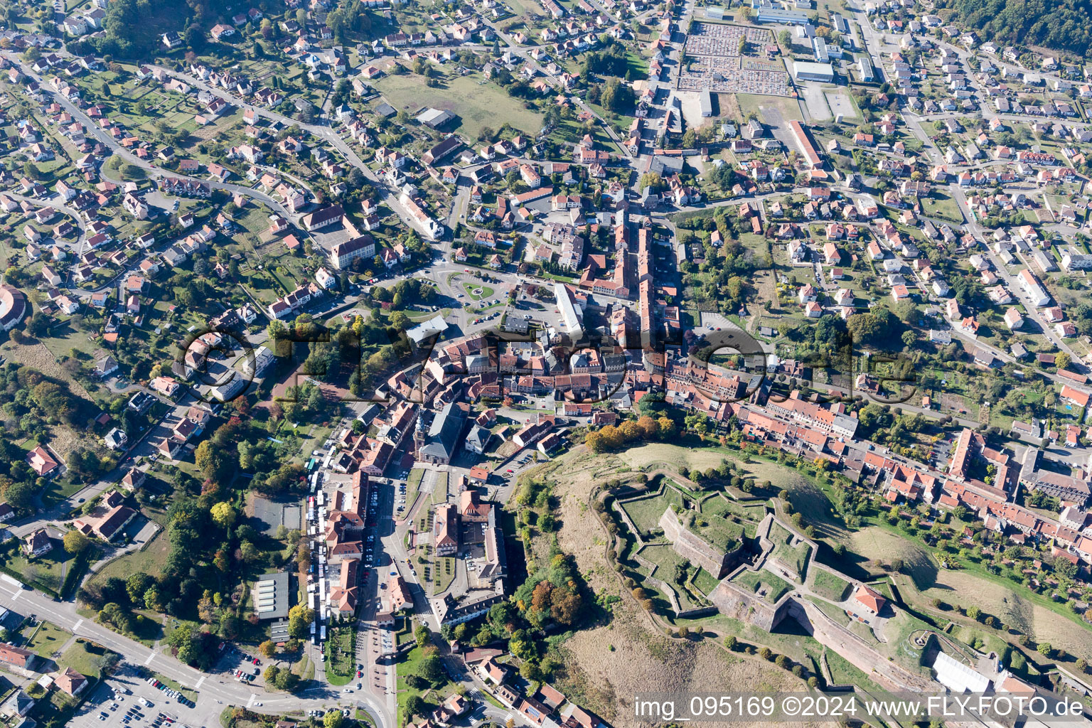 Bitche dans le département Moselle, France depuis l'avion