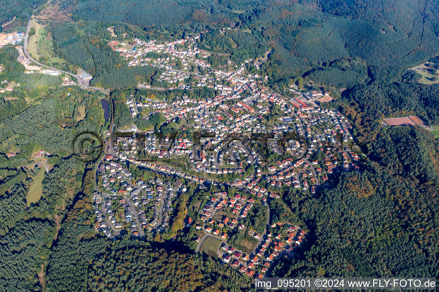 Vue aérienne de Du sud-ouest à Lemberg dans le département Rhénanie-Palatinat, Allemagne