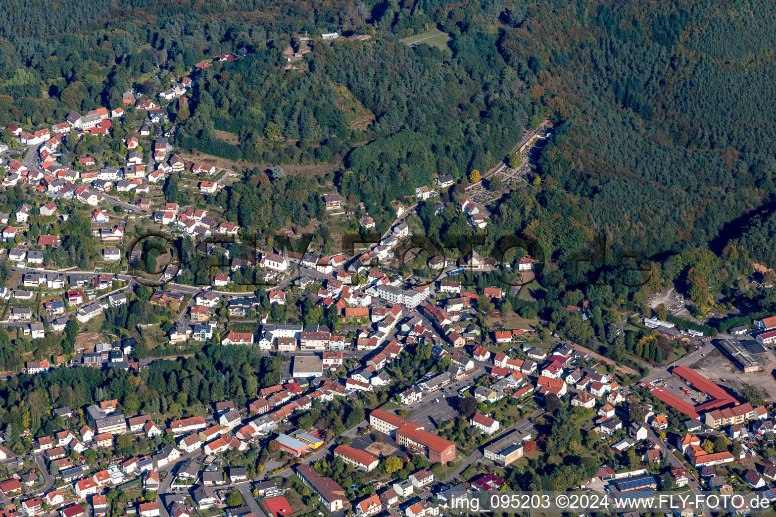 Vue aérienne de Lemberg dans le département Rhénanie-Palatinat, Allemagne