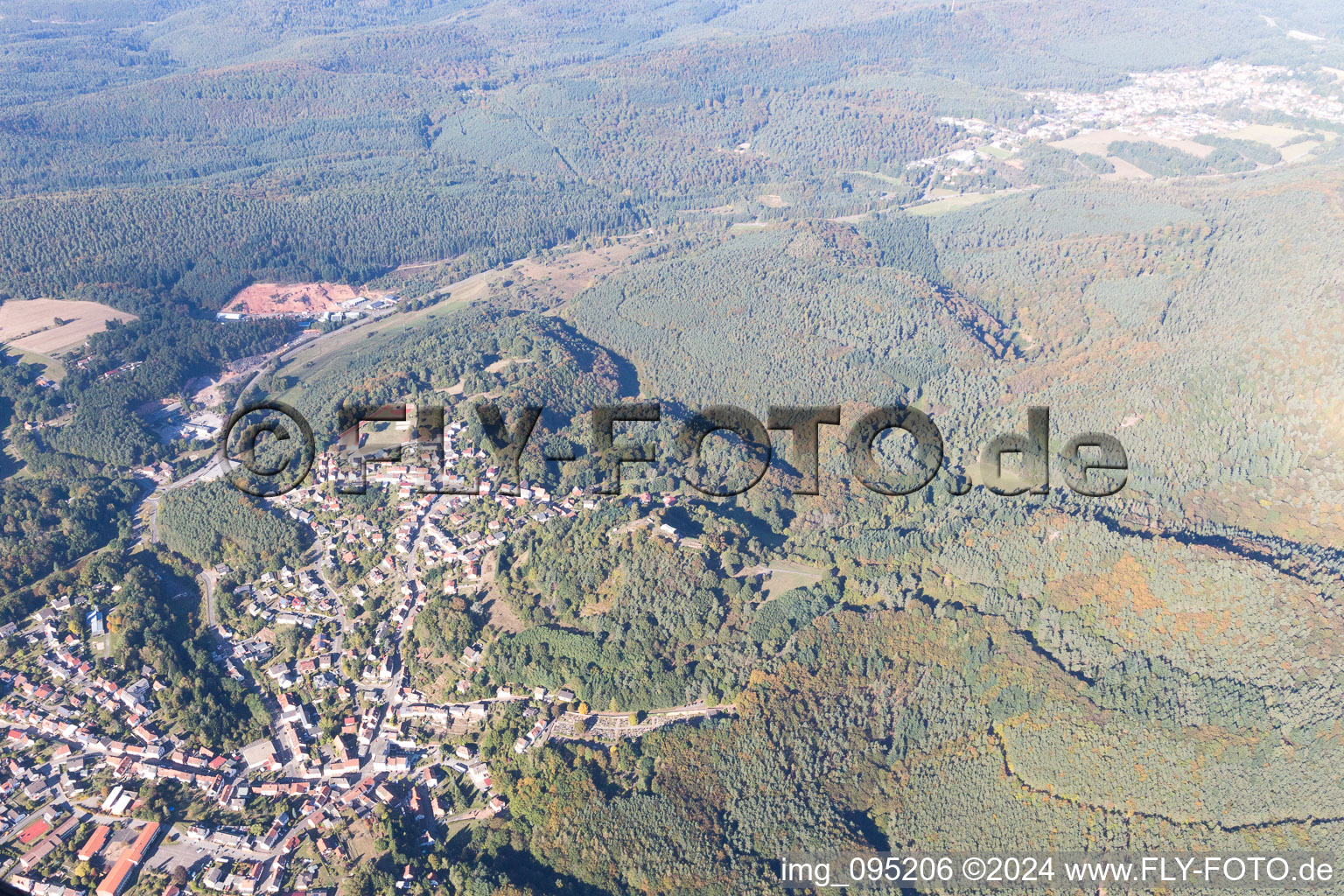 Vue oblique de Lemberg dans le département Rhénanie-Palatinat, Allemagne