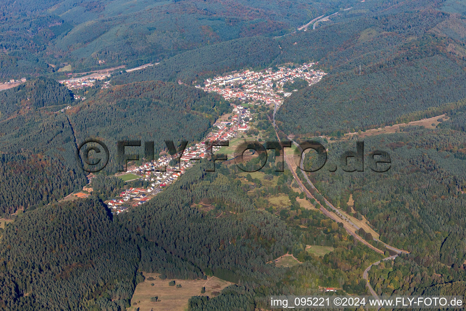 Hinterweidenthal dans le département Rhénanie-Palatinat, Allemagne vue du ciel