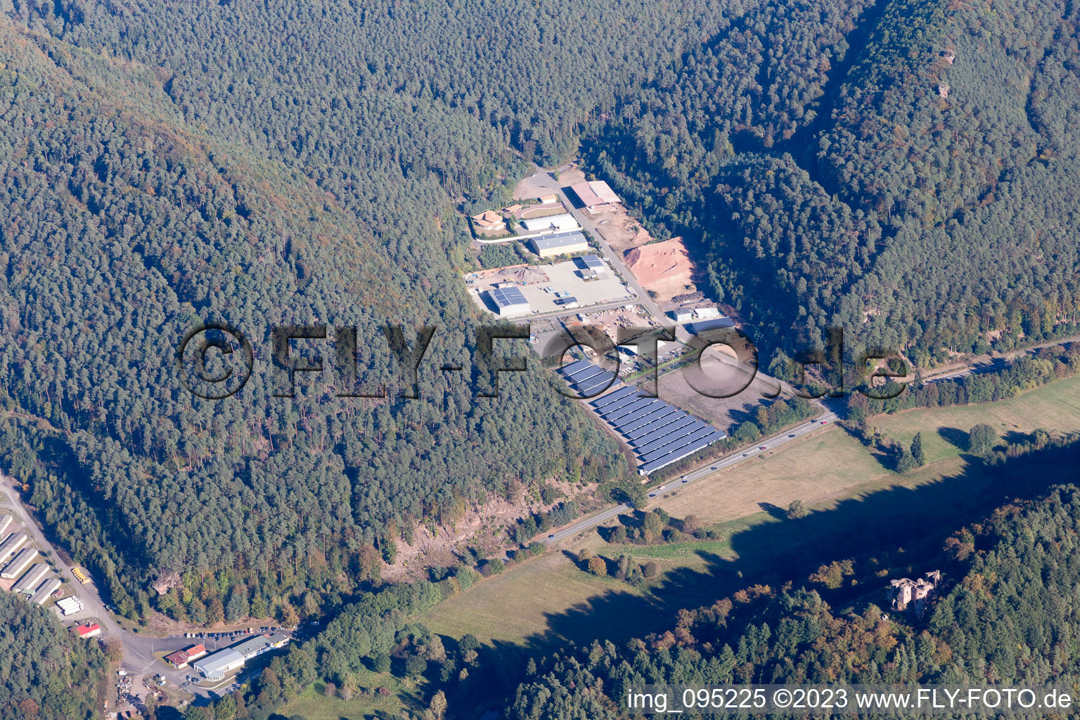Vue aérienne de Parc d'activités Neudahn 1 à Dahn dans le département Rhénanie-Palatinat, Allemagne
