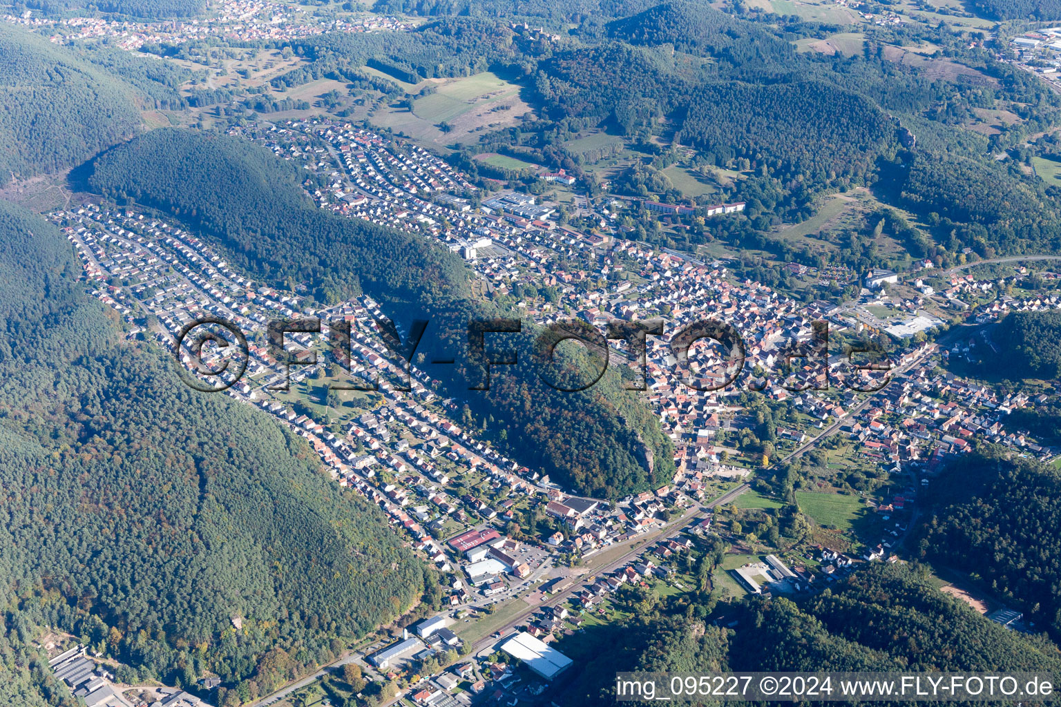 Dahn dans le département Rhénanie-Palatinat, Allemagne vue d'en haut