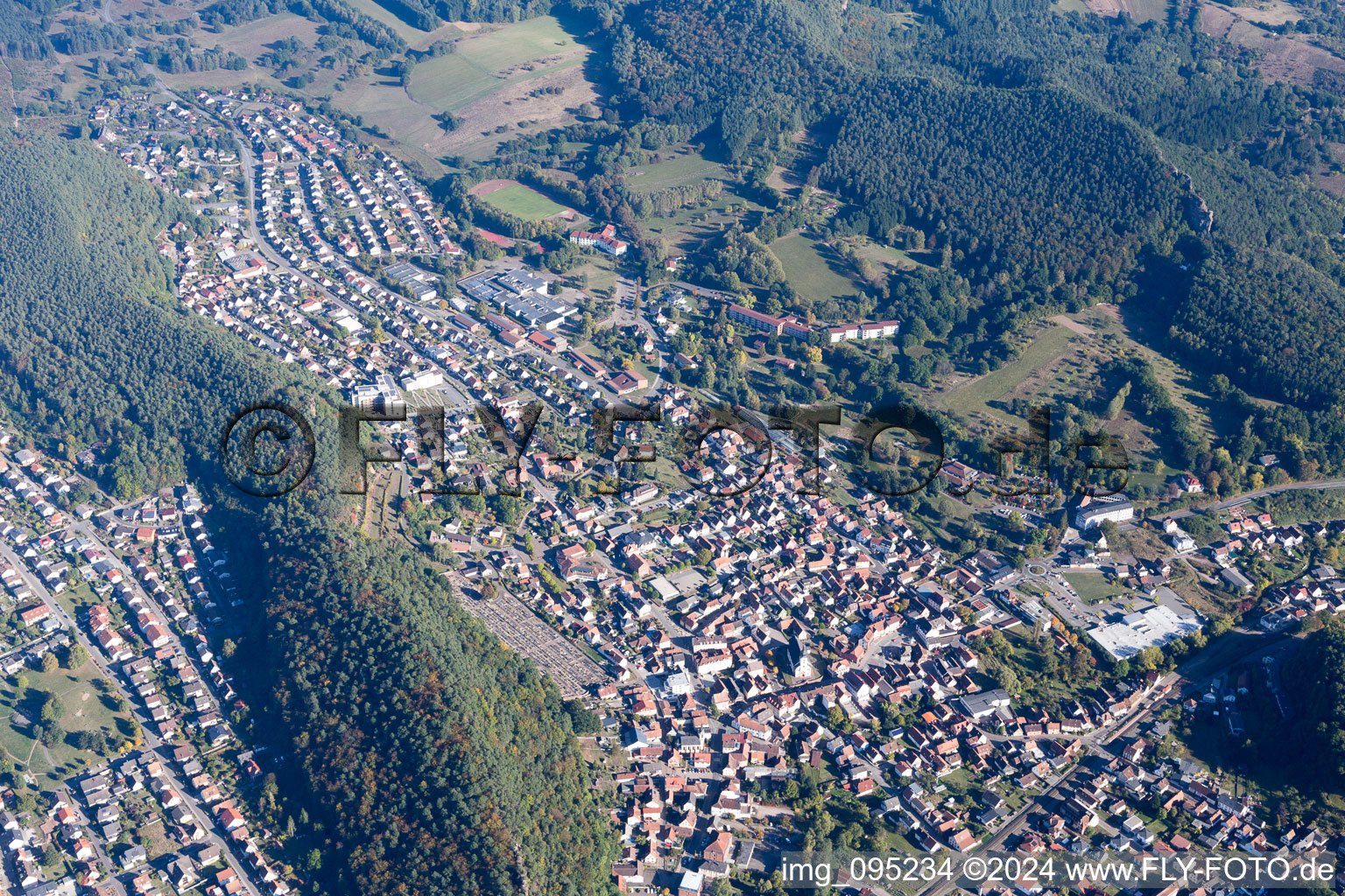 Vue d'oiseau de Dahn dans le département Rhénanie-Palatinat, Allemagne