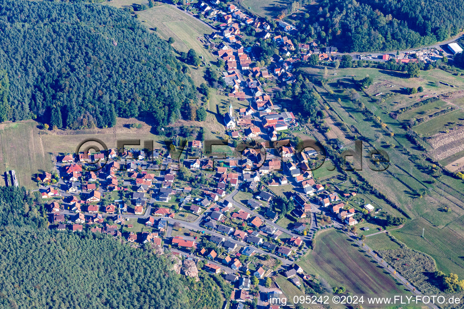 Vue aérienne de Erfweiler dans le département Rhénanie-Palatinat, Allemagne