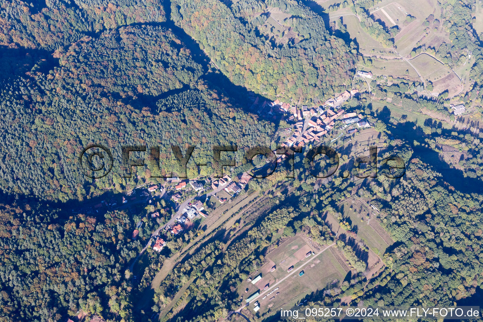 Oberschlettenbach dans le département Rhénanie-Palatinat, Allemagne depuis l'avion