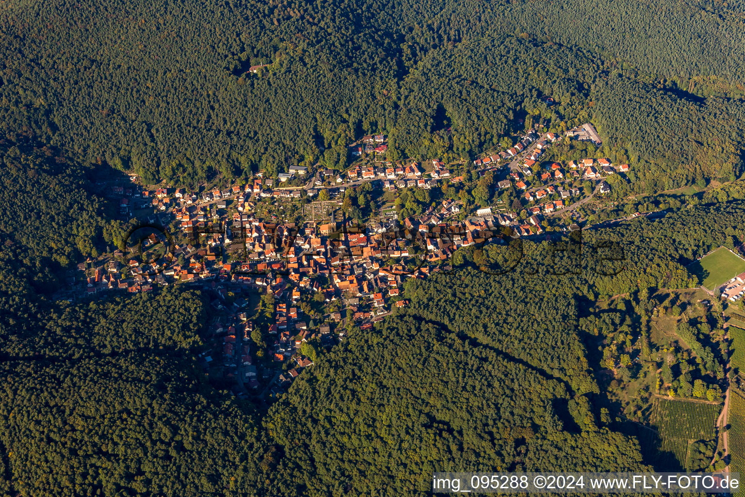 Enregistrement par drone de Dörrenbach dans le département Rhénanie-Palatinat, Allemagne