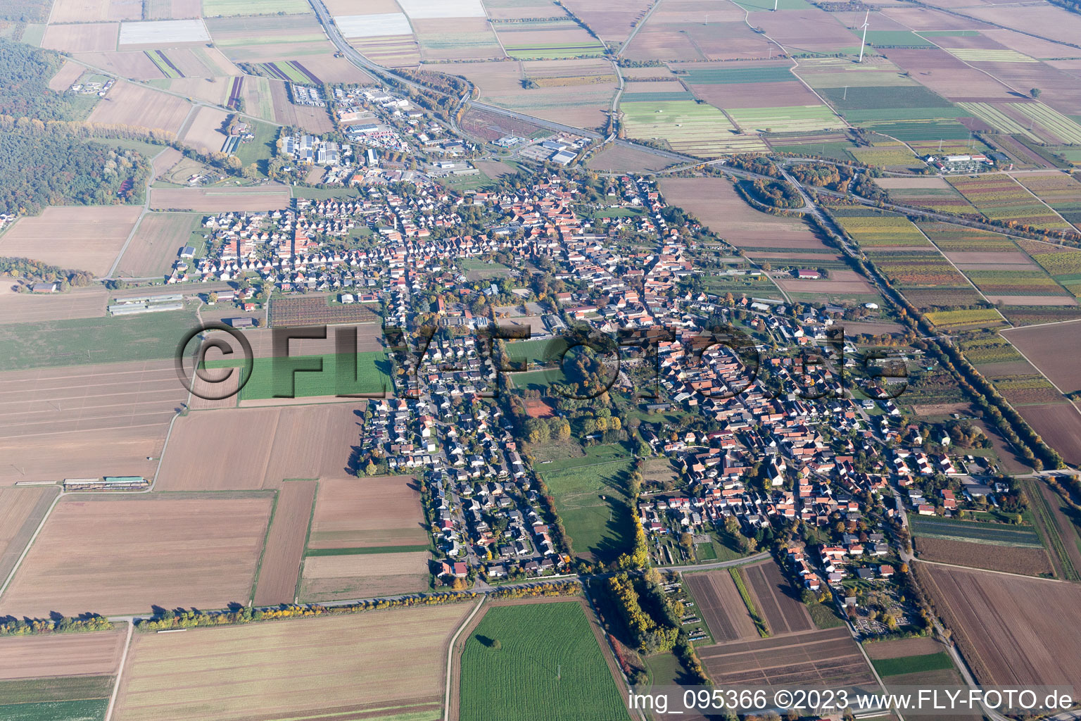 Vue oblique de Schwegenheim dans le département Rhénanie-Palatinat, Allemagne