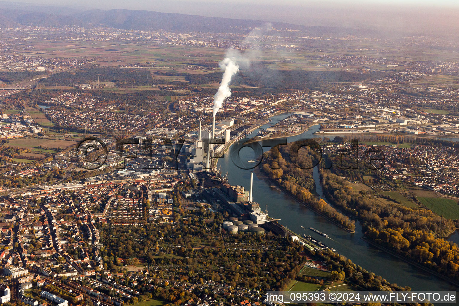 Vue oblique de Quartier Neckarau in Mannheim dans le département Bade-Wurtemberg, Allemagne