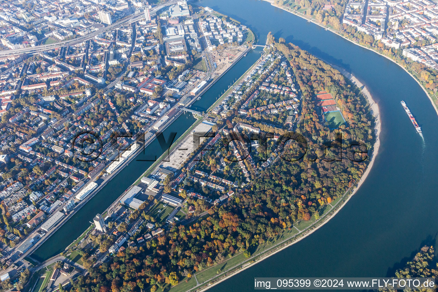 Vue aérienne de Île du Parc à le quartier Süd in Ludwigshafen am Rhein dans le département Rhénanie-Palatinat, Allemagne