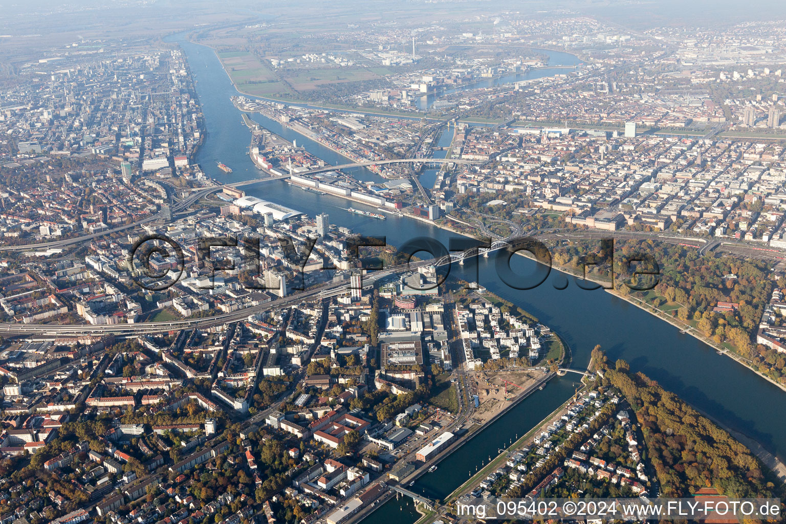 Vue aérienne de Port de Luitpold à le quartier Süd in Ludwigshafen am Rhein dans le département Rhénanie-Palatinat, Allemagne