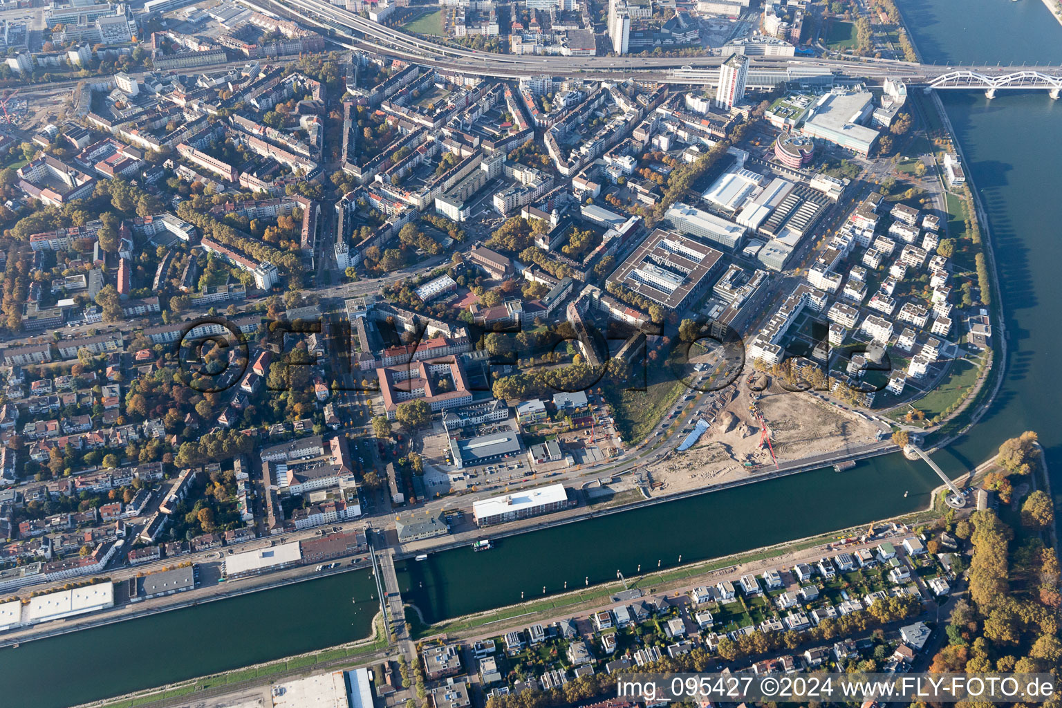 Vue oblique de Port de Luitpold à le quartier Süd in Ludwigshafen am Rhein dans le département Rhénanie-Palatinat, Allemagne