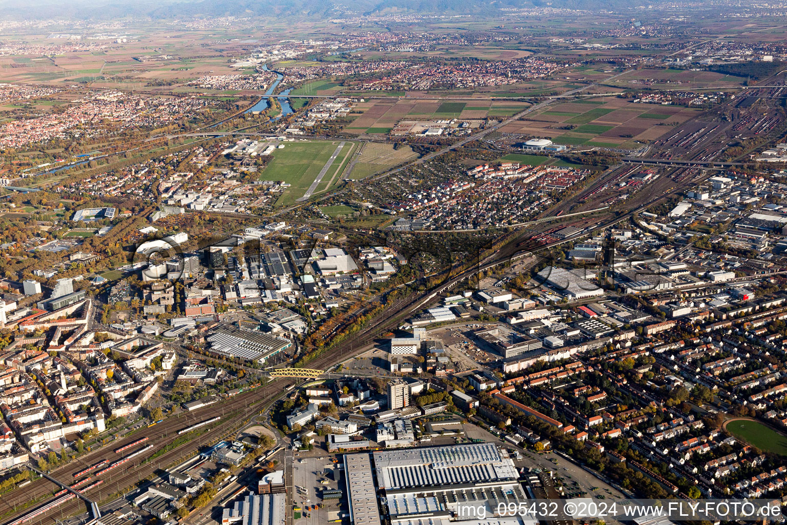 Vue aérienne de Almenhof à le quartier Lindenhof in Mannheim dans le département Bade-Wurtemberg, Allemagne