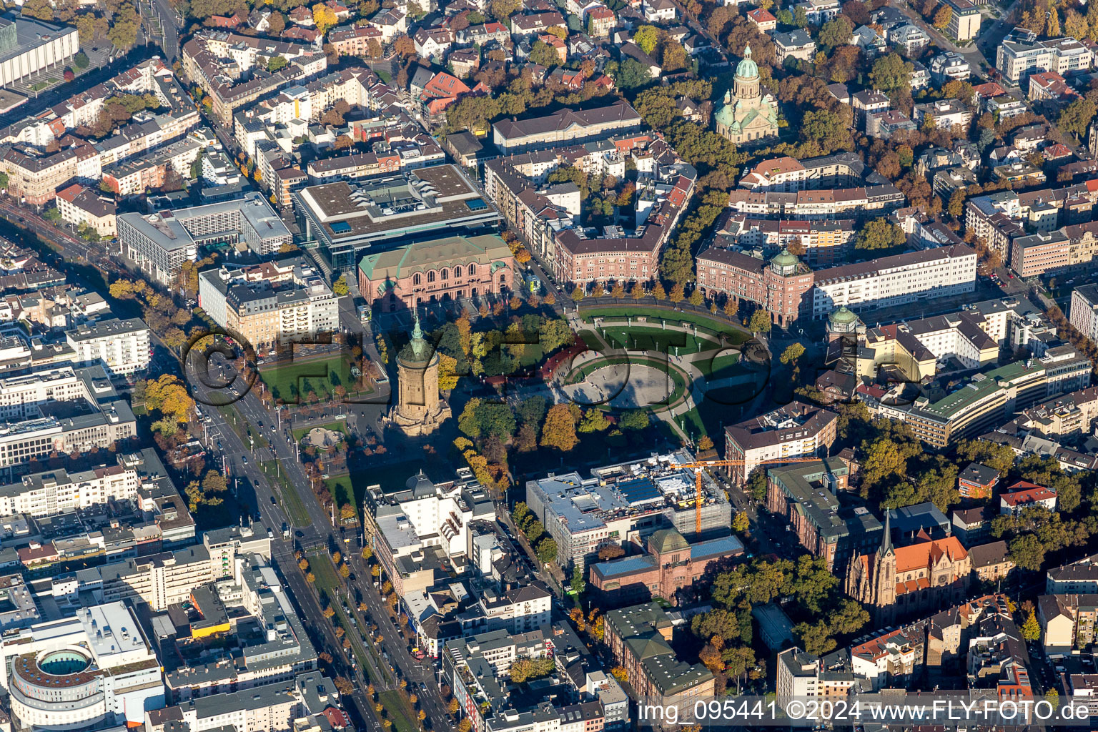 Vue aérienne de Château d'eau Augustaanlage à le quartier Oststadt in Mannheim dans le département Bade-Wurtemberg, Allemagne