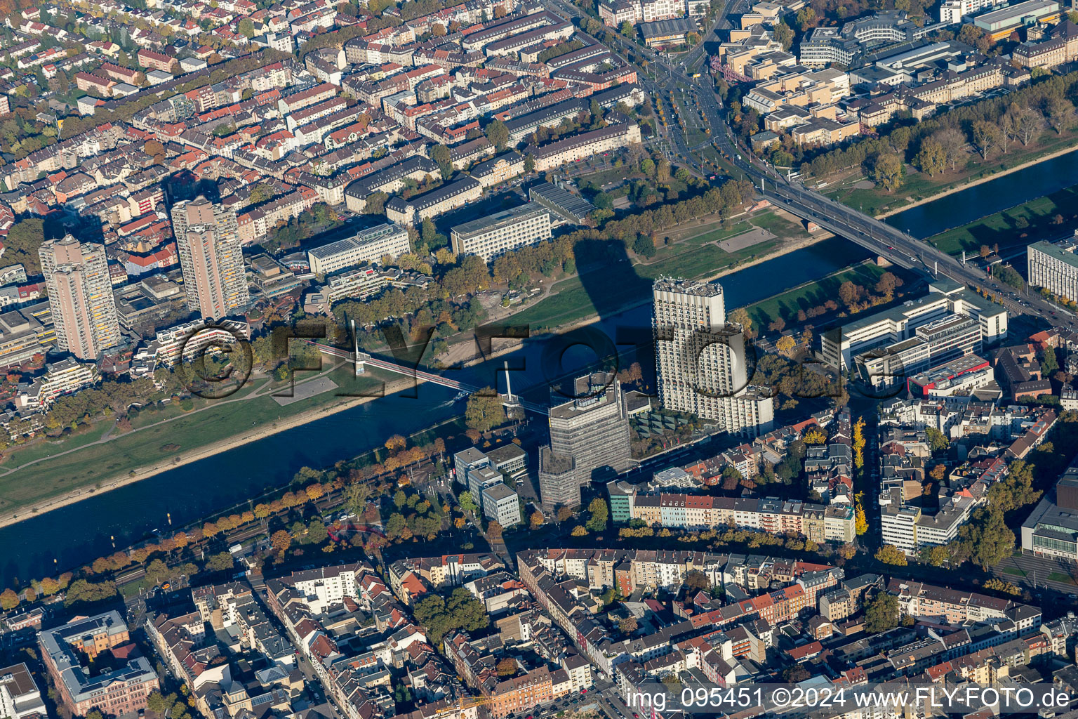 Vue aérienne de Centre Collini à le quartier Oststadt in Mannheim dans le département Bade-Wurtemberg, Allemagne