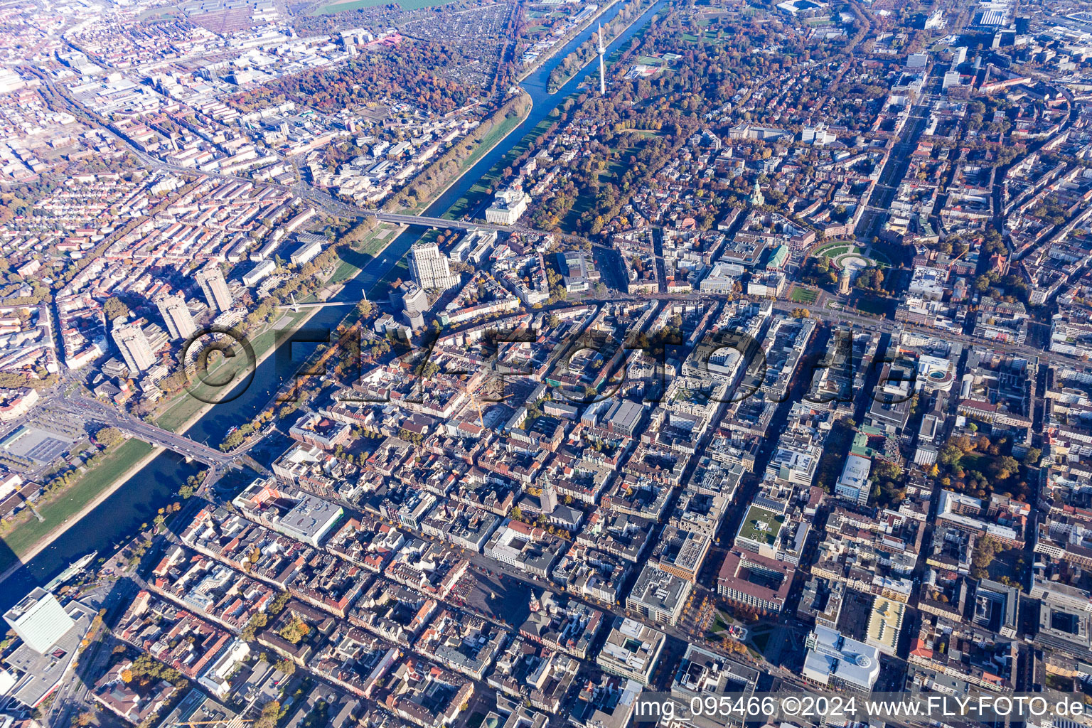 Vue oblique de Ville de places dans le fer à cheval du Ring à le quartier Innenstadt in Mannheim dans le département Bade-Wurtemberg, Allemagne