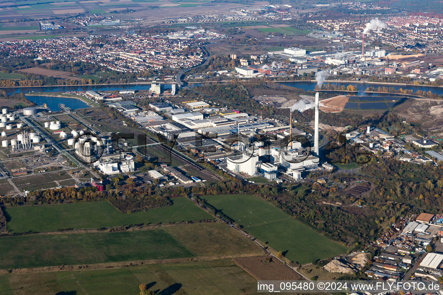 Vue aérienne de MVV Environnement sur l'île de Friesenheim à le quartier Neckarstadt-West in Mannheim dans le département Bade-Wurtemberg, Allemagne