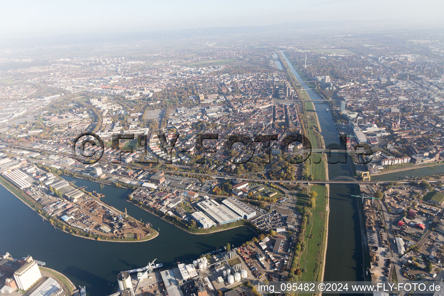 Vue aérienne de Quartier Neckarstadt-West in Mannheim dans le département Bade-Wurtemberg, Allemagne