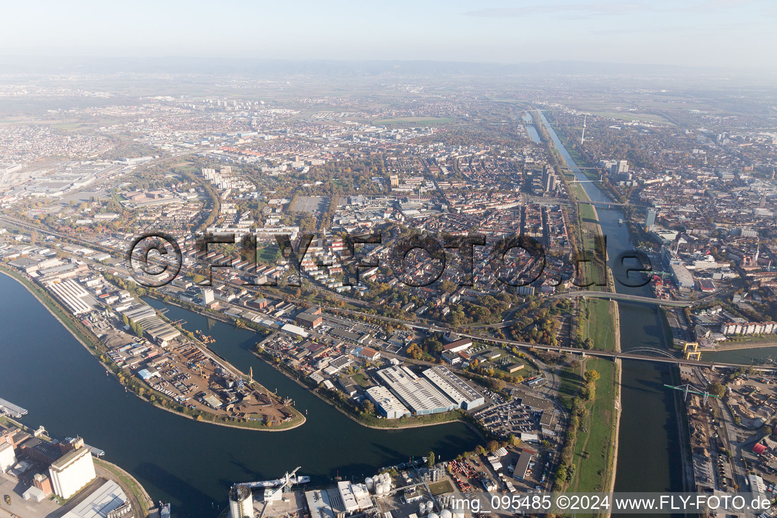 Vue aérienne de Quartier Neckarstadt-West in Mannheim dans le département Bade-Wurtemberg, Allemagne