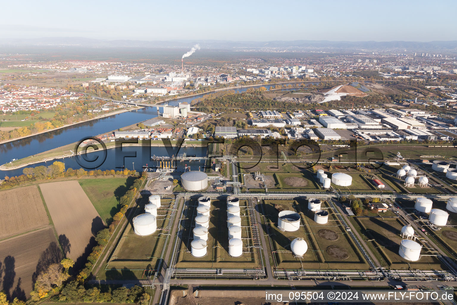 BASF Friesenheim à le quartier Neckarstadt-West in Mannheim dans le département Bade-Wurtemberg, Allemagne hors des airs