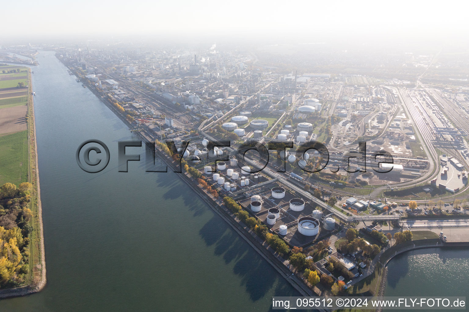 Quartier BASF in Ludwigshafen am Rhein dans le département Rhénanie-Palatinat, Allemagne vue d'en haut