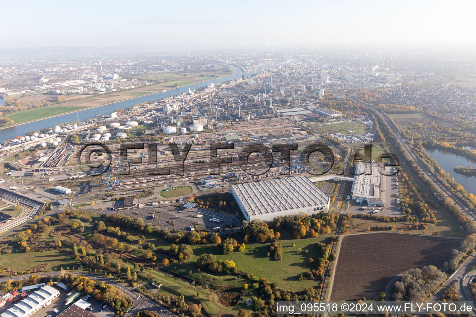 Vue aérienne de Nord à le quartier BASF in Ludwigshafen am Rhein dans le département Rhénanie-Palatinat, Allemagne