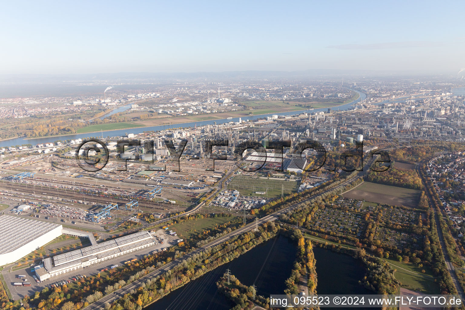 Nord à le quartier BASF in Ludwigshafen am Rhein dans le département Rhénanie-Palatinat, Allemagne d'en haut