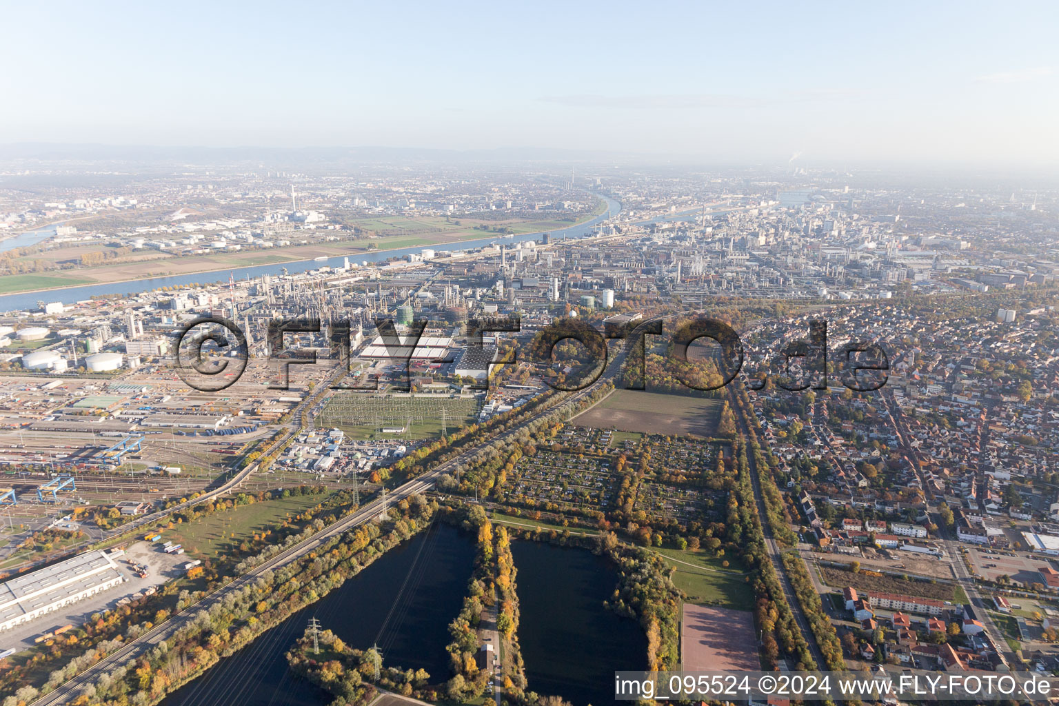 Quartier BASF in Ludwigshafen am Rhein dans le département Rhénanie-Palatinat, Allemagne vue du ciel