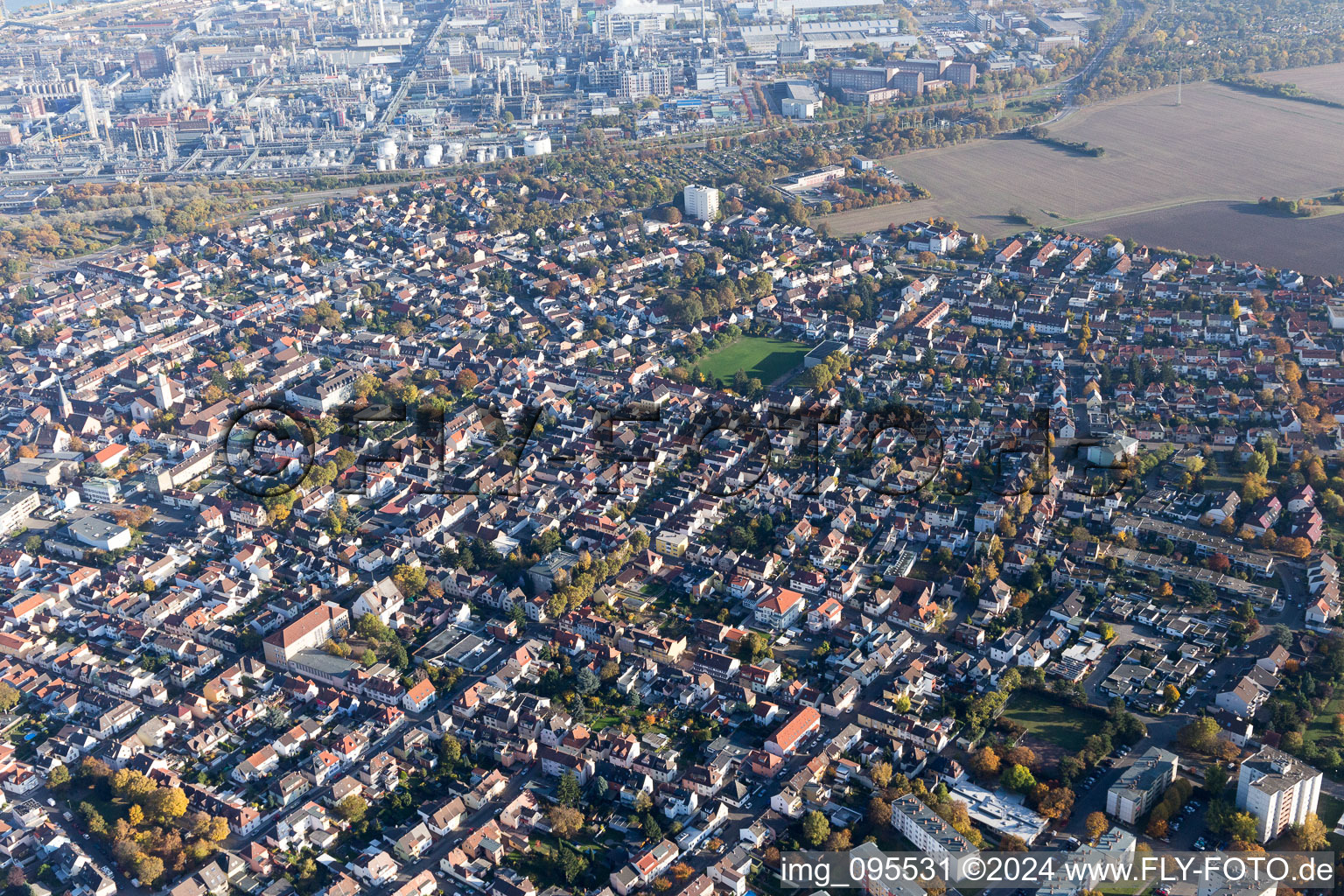 Quartier Oppau in Ludwigshafen am Rhein dans le département Rhénanie-Palatinat, Allemagne d'un drone