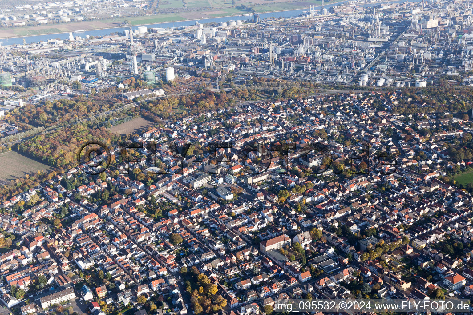 Quartier Oppau in Ludwigshafen am Rhein dans le département Rhénanie-Palatinat, Allemagne vu d'un drone