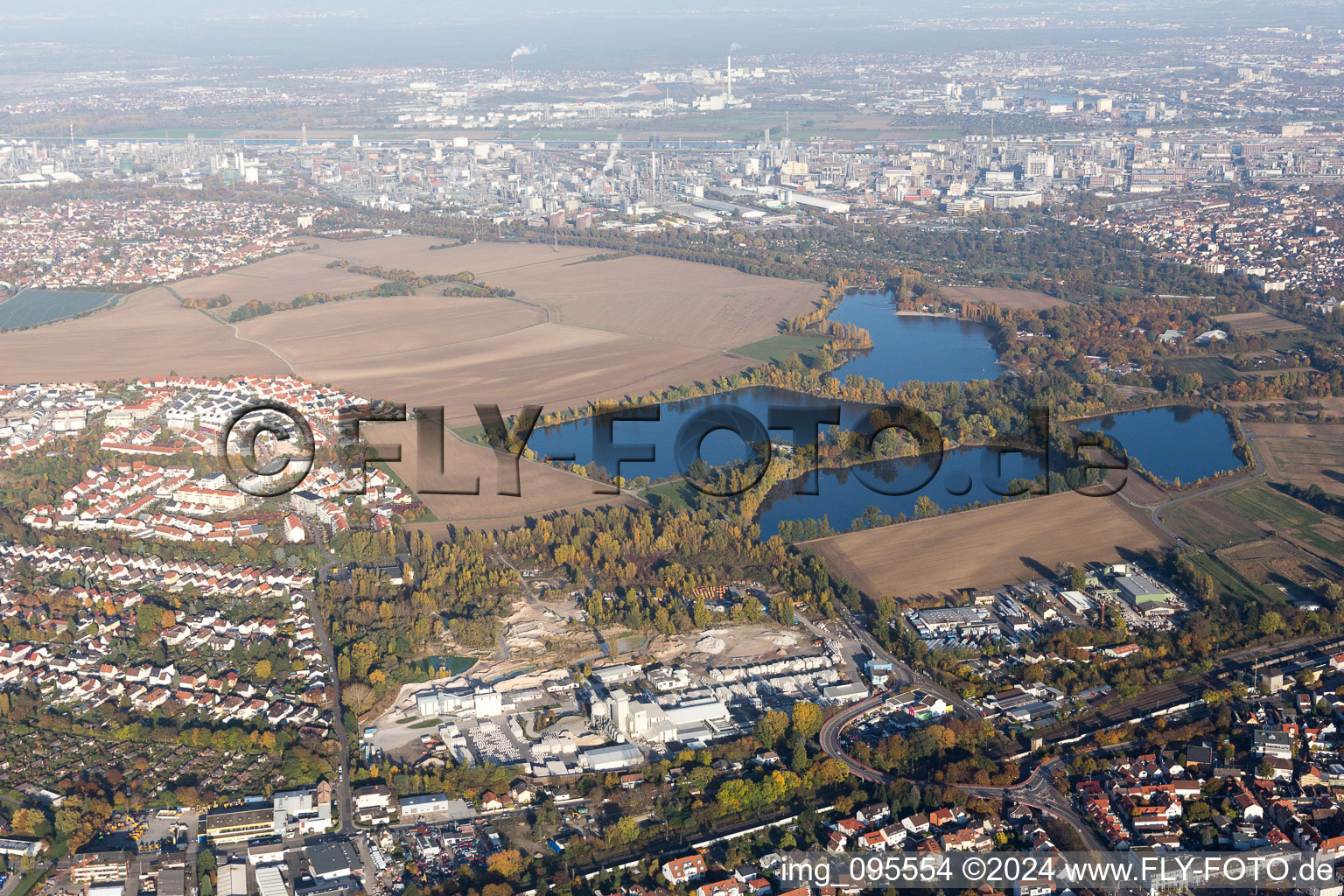 Vue aérienne de Willersinnweier à le quartier Oppau in Ludwigshafen am Rhein dans le département Rhénanie-Palatinat, Allemagne