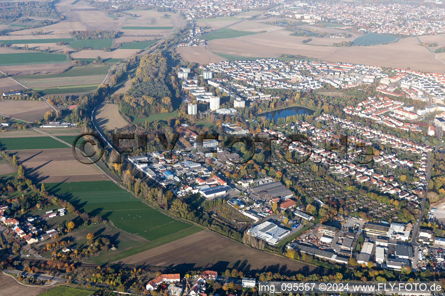 Quartier Oggersheim in Ludwigshafen am Rhein dans le département Rhénanie-Palatinat, Allemagne d'un drone