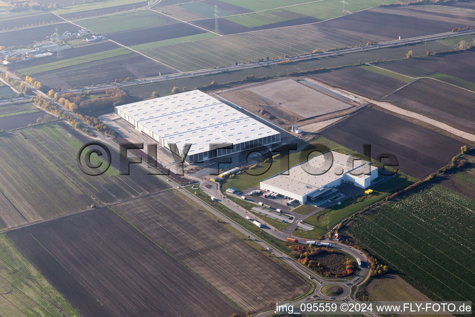 Vue aérienne de Chantier pour la construction d'un nouveau complexe immobilier sur le site du centre logistique Inc. à le quartier Eppstein in Frankenthal dans le département Rhénanie-Palatinat, Allemagne