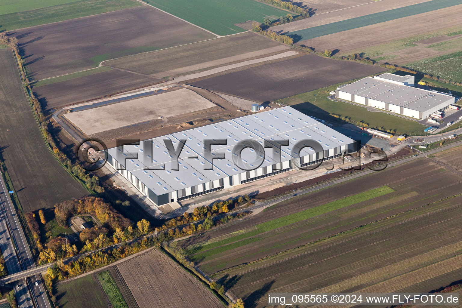 Chantier pour la construction d'un nouveau complexe immobilier sur le site du centre logistique Inc. à le quartier Eppstein in Frankenthal dans le département Rhénanie-Palatinat, Allemagne d'en haut