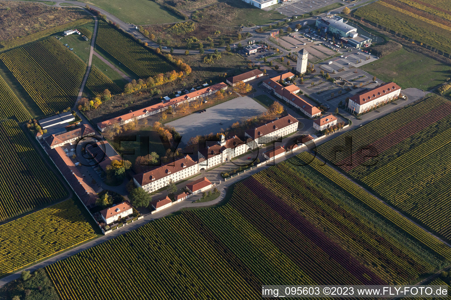 Photographie aérienne de Le Quartier Hornbach à Neustadt an der Weinstraße dans le département Rhénanie-Palatinat, Allemagne