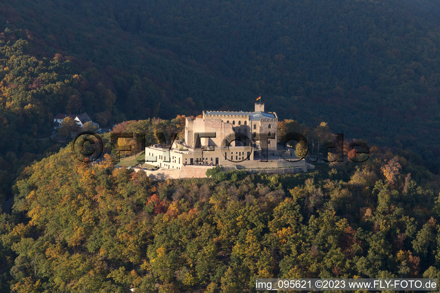 Photographie aérienne de Château de Hambach à le quartier Diedesfeld in Neustadt an der Weinstraße dans le département Rhénanie-Palatinat, Allemagne