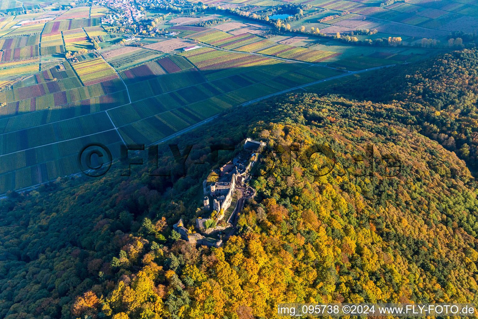 Madenbourg à Eschbach dans le département Rhénanie-Palatinat, Allemagne depuis l'avion