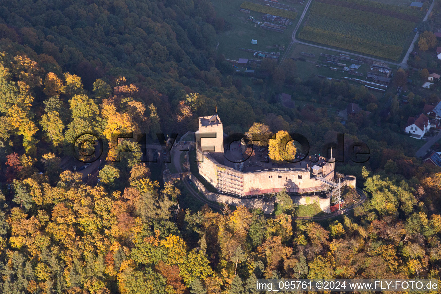 Klingenmünster dans le département Rhénanie-Palatinat, Allemagne depuis l'avion