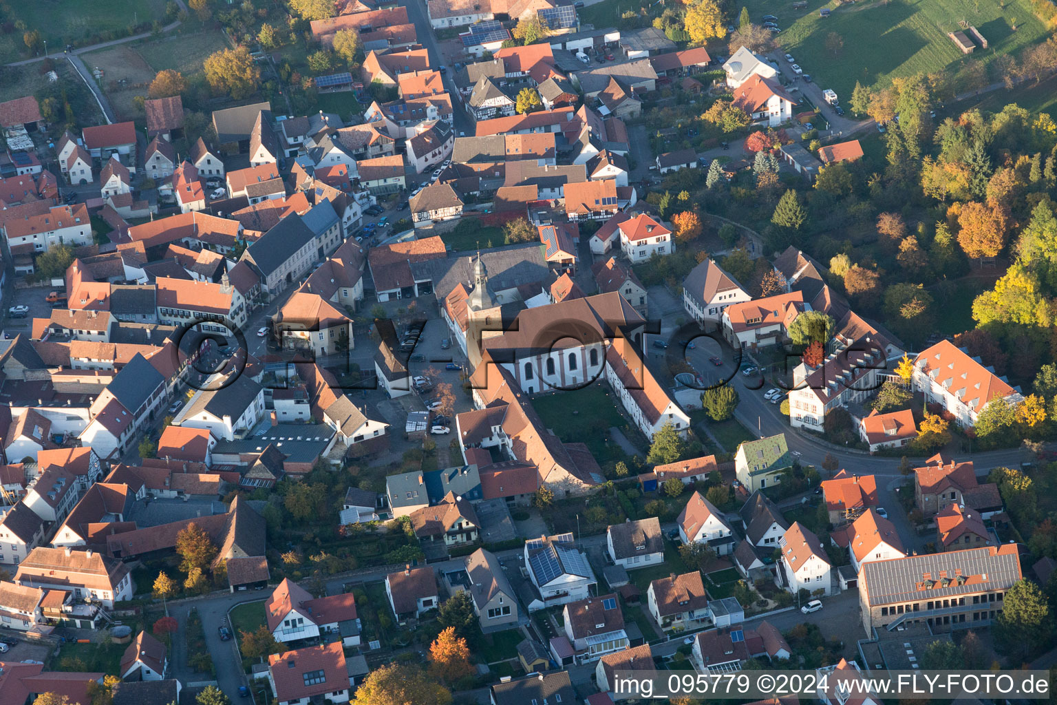 Klingenmünster dans le département Rhénanie-Palatinat, Allemagne hors des airs